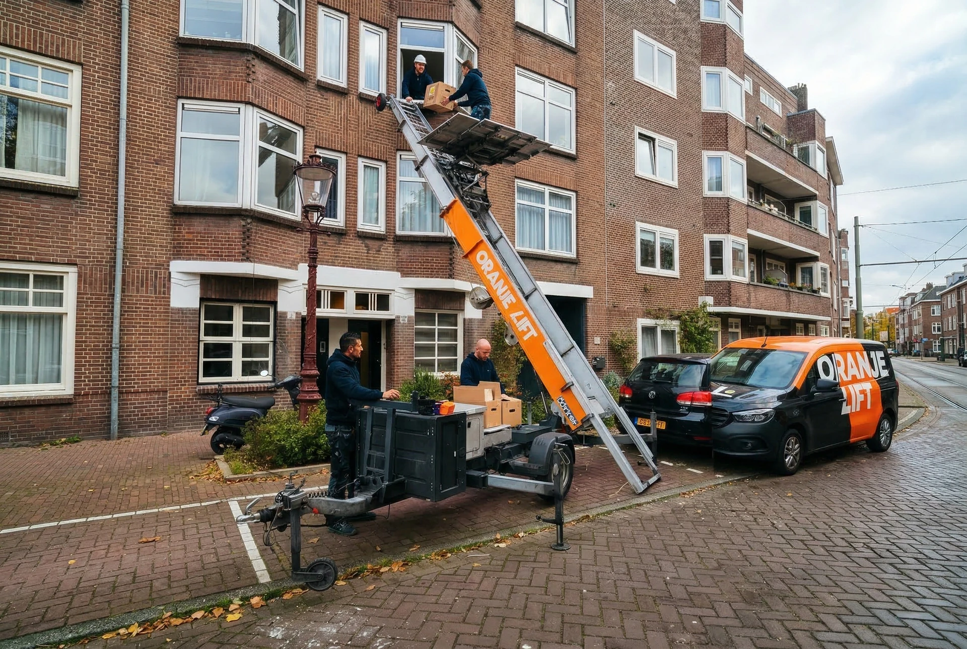 Verhuislift in actie bij woning in Houten